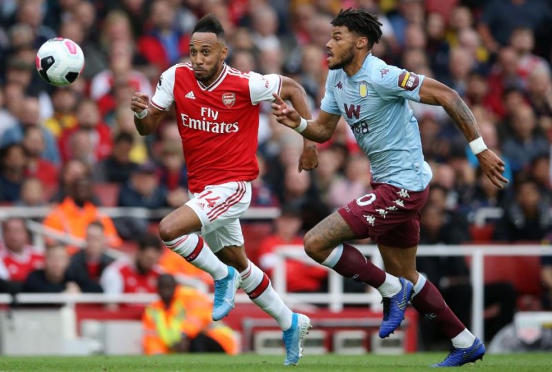 Arsenal dù được chơi trên sân nhà song đã thua tan tác Aston Villa với tỷ số 0-3