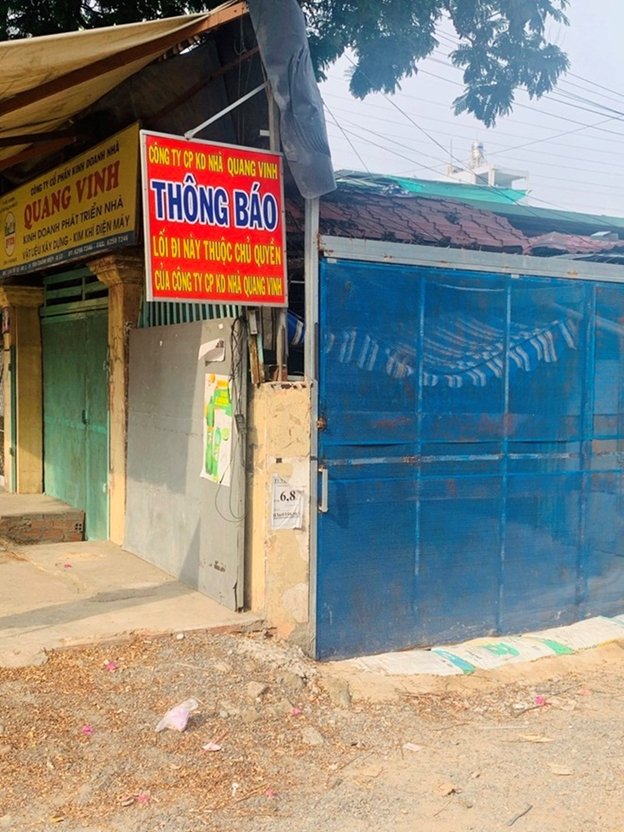 Công ty cổ phần kinh doanh nhà Quang Vinh thông báo khu đất (khu đất DCB rao bán) thuộc sở hữu của công ty mình. (Ảnh: Thanh Niên).