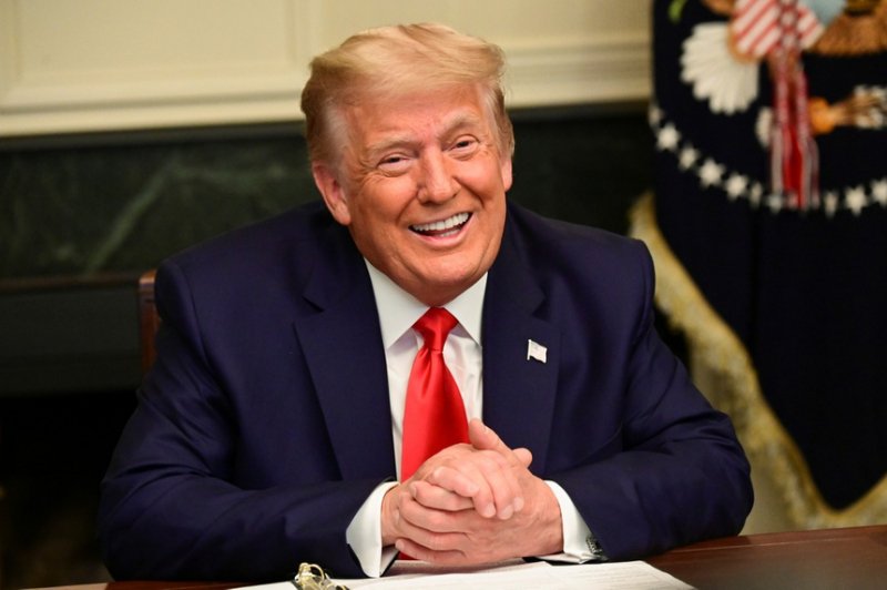 Tổng thống Trump có cuộc trao đổi qua điện thoại với các binh sĩ Mỹ nhân dịp Lễ Tạ ơn. Sau đó, ông tuyên bố ông sẽ chấp nhận kết quả bỏ phiếu của đại cử tri đoàn. Ảnh: Reuters.