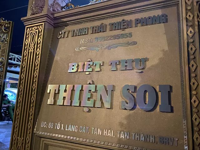Căn biệt thự lớn thu hút sự chú ý của người dân khi đi qua Quốc lộ 51