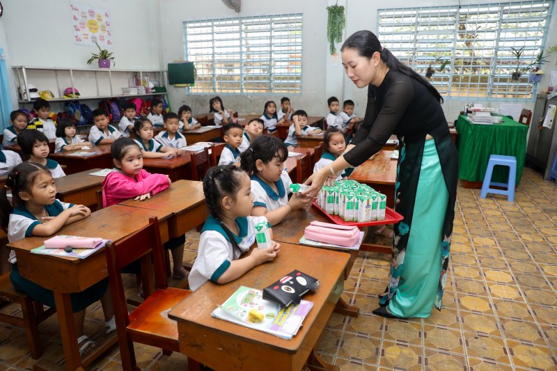 Hơn 46.300 học sinh mầm non, tiểu học công lập tại Vĩnh Long đang được thụ hưởng chương trình SHĐ trong năm học 2020-2021