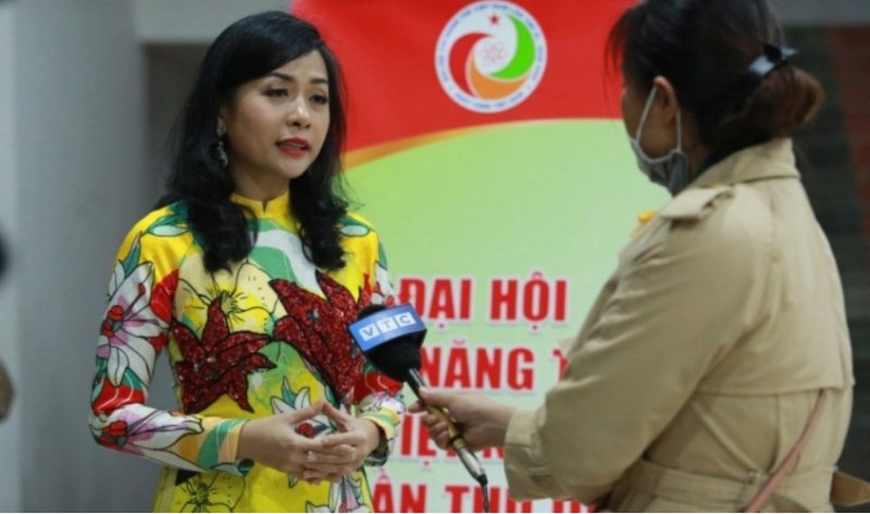 Bà Trần Uyên Phương – Đại diện đơn vị đồng hành cùng Giải thưởng thưởng Quả cầu vàng năm thứ 10.