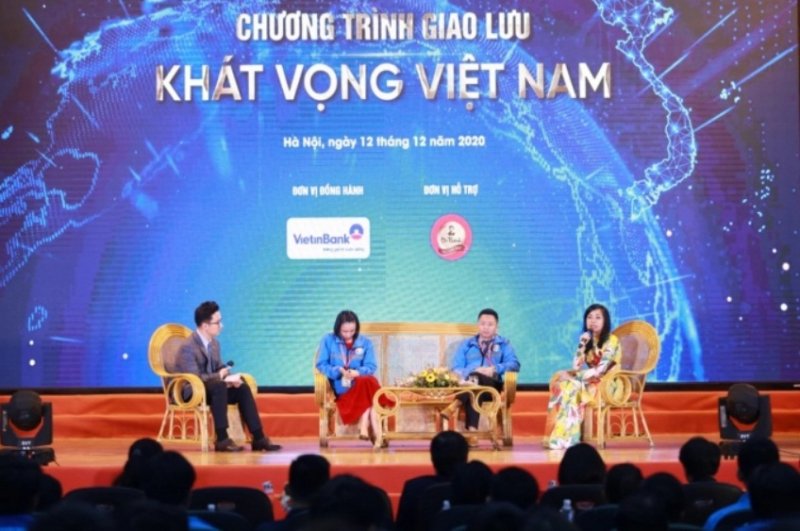Bà Trần Uyên Phương – Phó Tổng Giám đốc Tập đoàn Tân Hiệp Phát tham gia giao lưu tại chương trình trao giải.