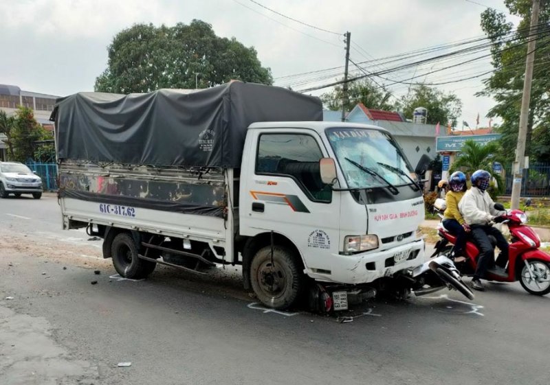 Hiện trường vụ tai nạn giao thông do tài xế ngủ gật. Ảnh: Vũ Tiến