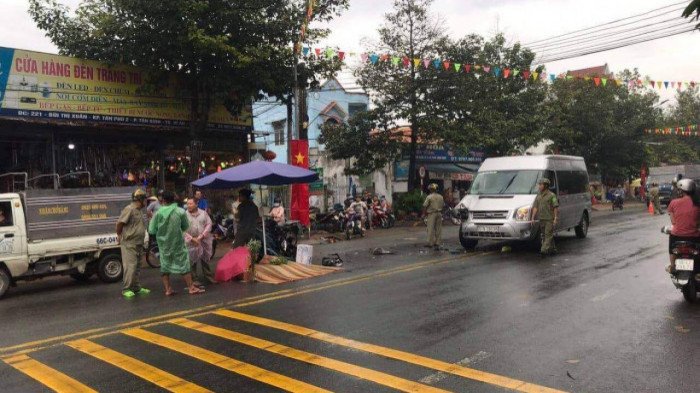 xHiện trường vụ TNGT khiến cô gái trẻ tử vong tại chỗ