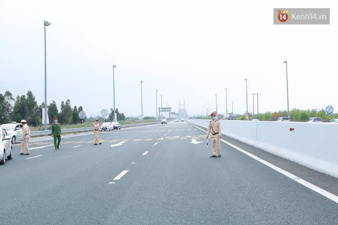  Lực lượng công an túc trực trên cao tốc