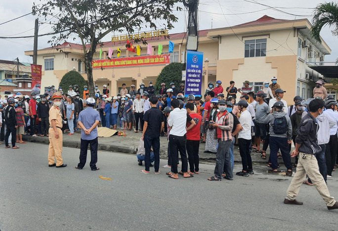 Em B.N bị văng khỏi xe, đâm trúng gốc cây trên vỉa hè tử vong tại chỗ