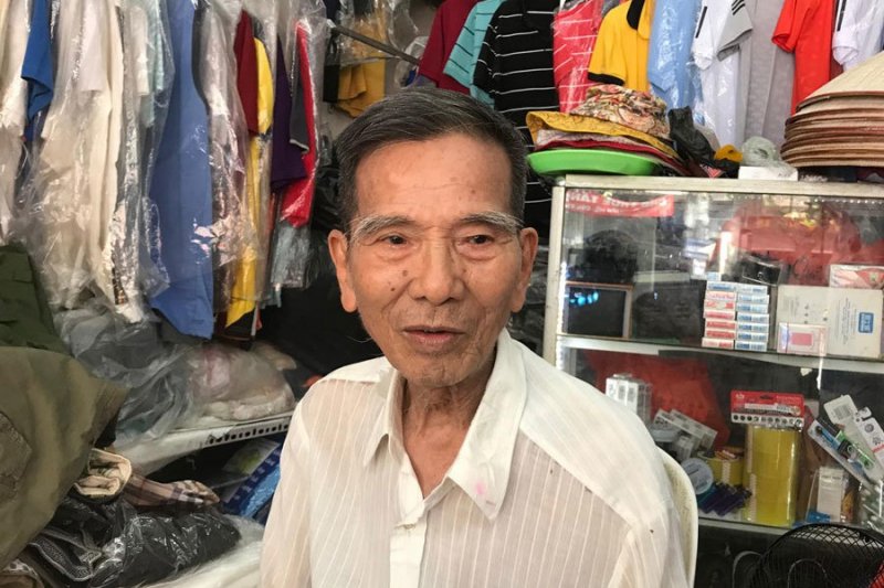 Vợ ông mất cách đây 10 năm do tai biến, còn một mình, nghệ sĩ Trần Hạnh chọn cho mình cuộc sống lặng lẽ, giản dị bên con cháu