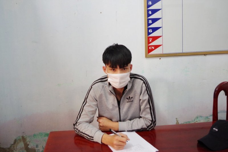 Đối tượng Tuấn tại cơ quan công an. Ảnh: CA