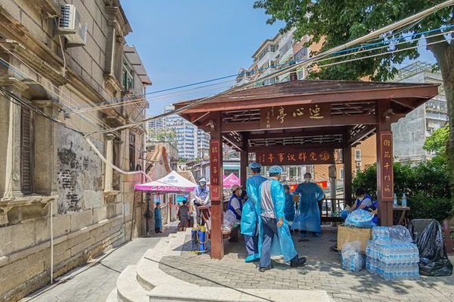  Một con phố bị phong tỏa ở Hạ Môn, tỉnh Phúc Kiến, Trung Quốc ngày 13/9 (Ảnh: Getty).