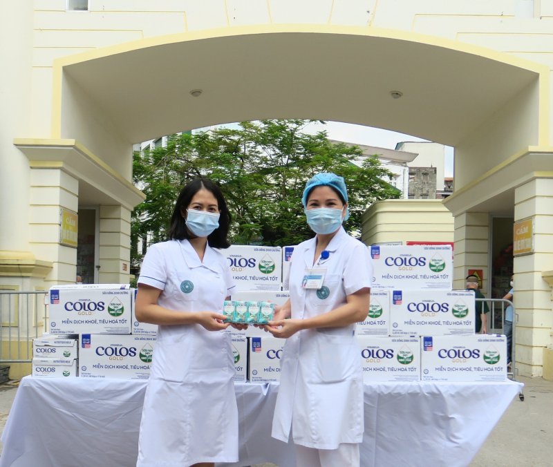 Những món quà ý nghĩa từ Vinamilk sẽ phần nào giúp các y bác sĩ yên tâm chống dịch.