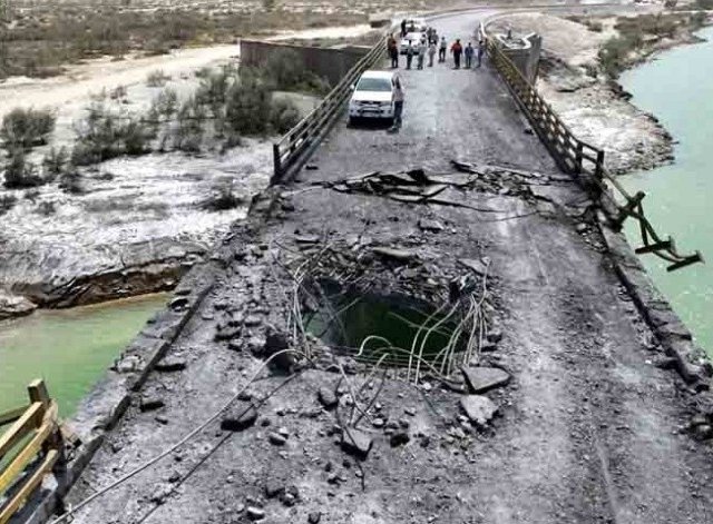 Mỹ tấn công nhà máy điện hạt nhân Iran, eo biển Hormuz "nóng rực"