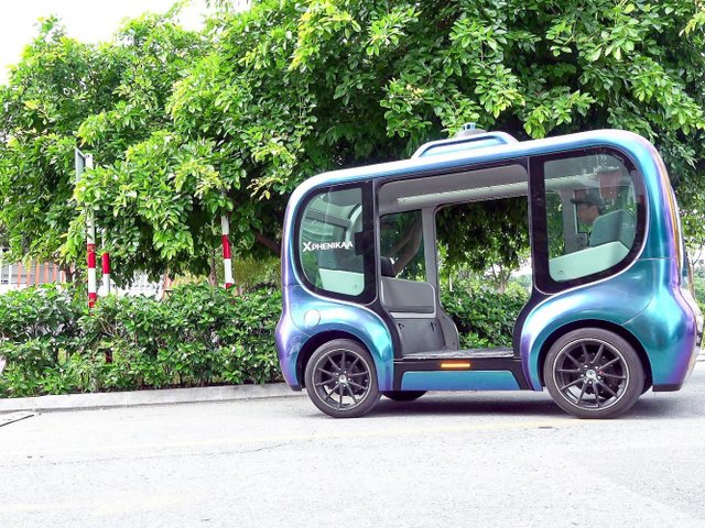 Hà Nội cho phép thử nghiệm xe buýt tự hành, robot taxi