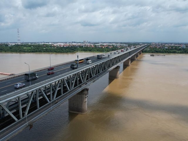 Hà Nội cấm xe tải, xe khách qua cầu Thăng Long từ 15/9