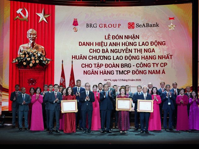 Doanh nhân Nguyễn Thị Nga được trao tặng Danh hiệu Anh hùng Lao động, Ngân hàng SeABank đón nhận Huân chương Lao động hạng Nhất