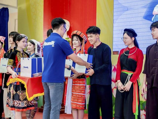 Vinamilk chung tay xây dựng “sức đề kháng số” cho thế hệ tương lai